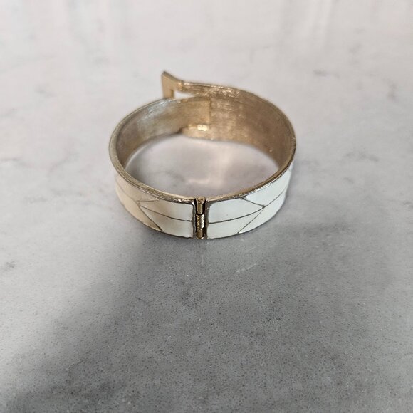 CREAM ENAMEL TURTLE PENDANT ON 23" LONG GOLD CHAIN WITH MATCHING CREAM BRACELET - Picture 14 of 16